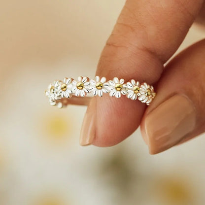 Dainty Daisy Ring